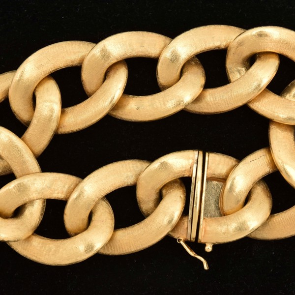 18Ct Gold Textured Hollow Curb Link Bracelet Sold £4,400